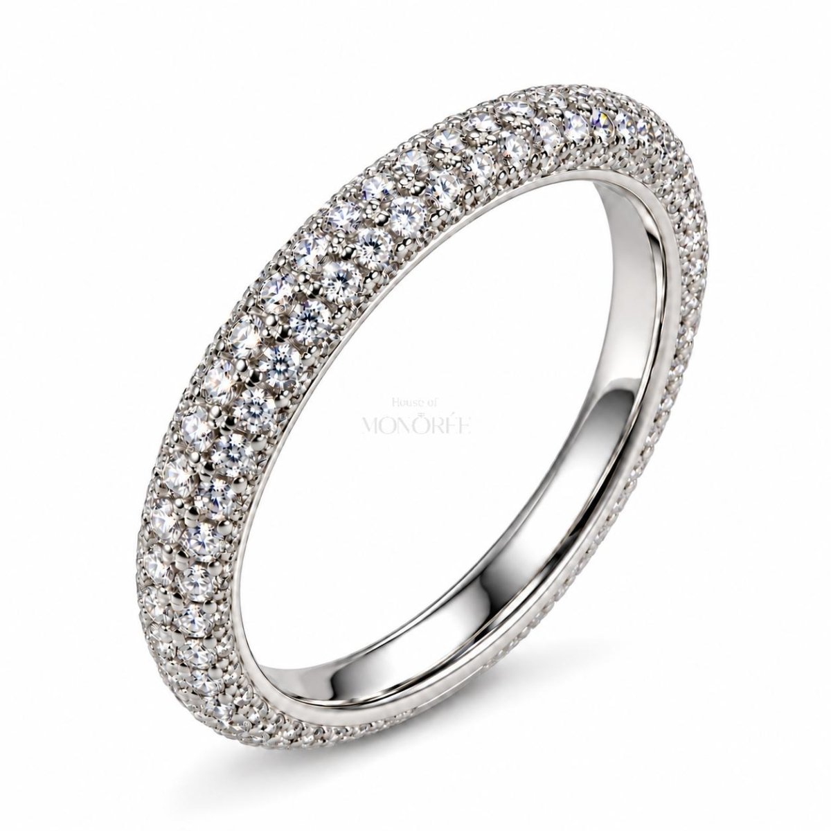 Sudraba gredzens ar moisanītiem „Pavé Eternity“, skats leņķī