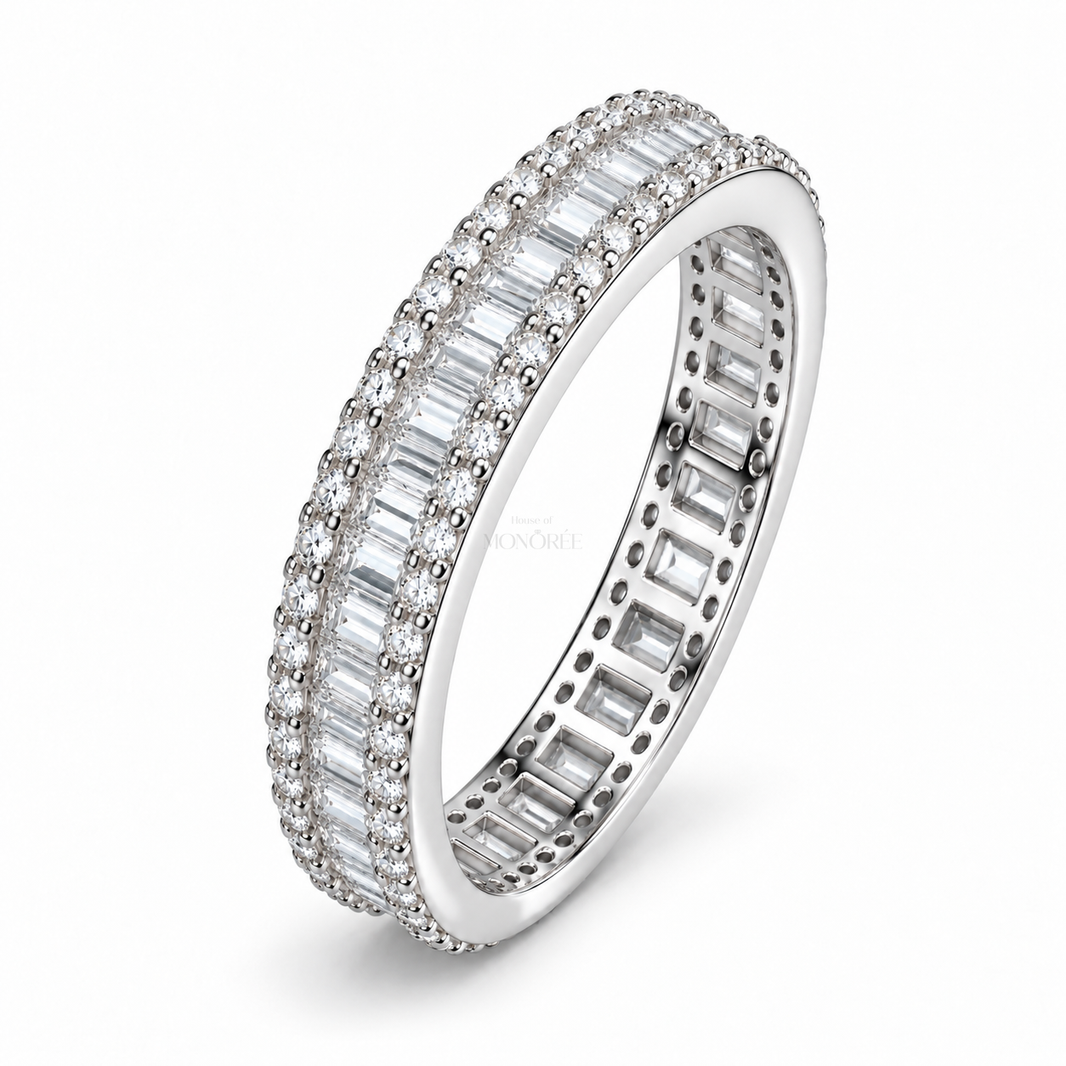 Sudraba gredzens ar moisanītiem „Triple Diamond Max“ – skats leņķī