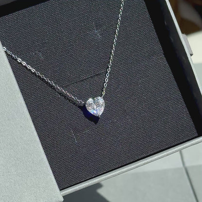 Sudraba ķēdīte ar moisanītu „Mon Amour“