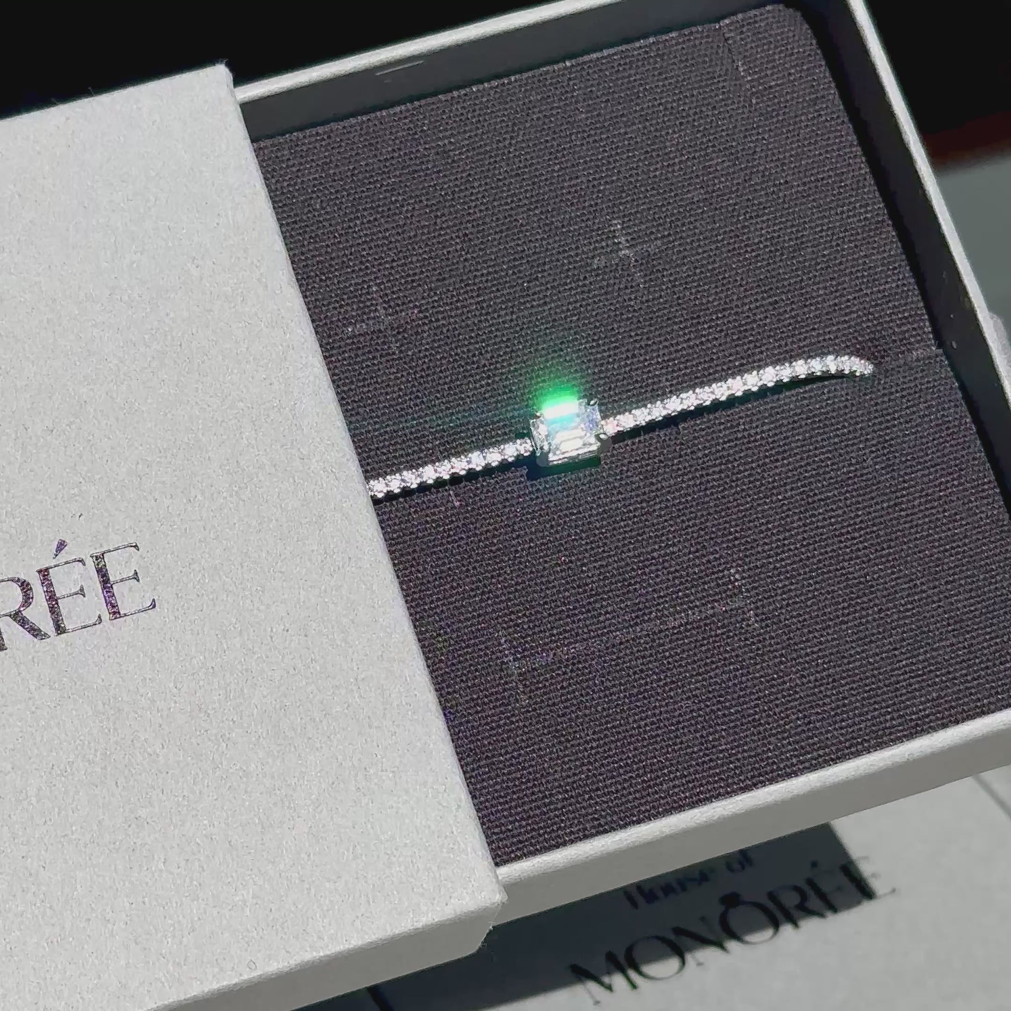 Sidabrinė teniso apyrankė su moisanitu „Emerald Cut“