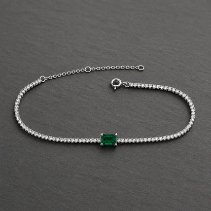 Sidabrinė teniso apyrankė su žaliu kristalu „Green Emerald Cut“ - MONOREE