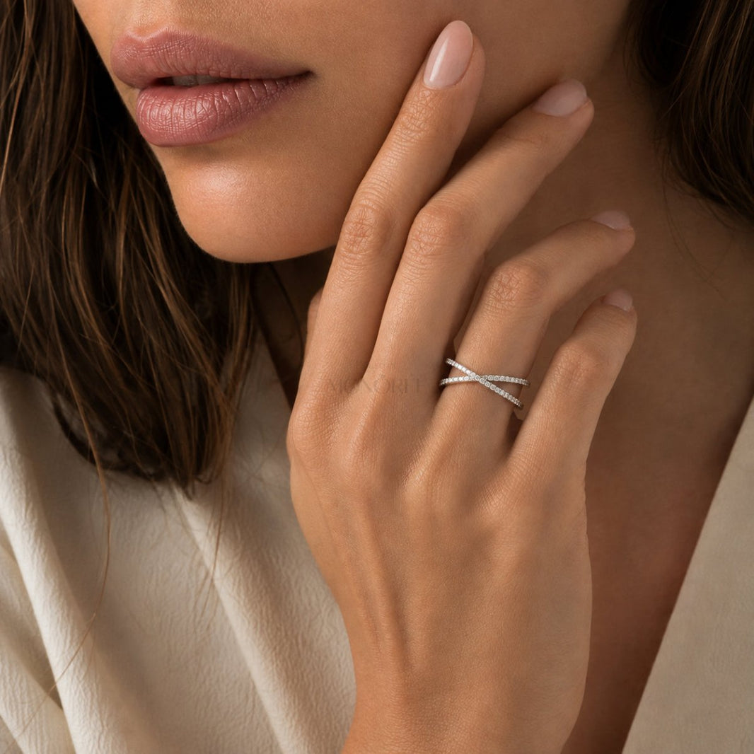 Sudraba gredzens ar moisanītiem „Silver Twist“ – MONOREE
